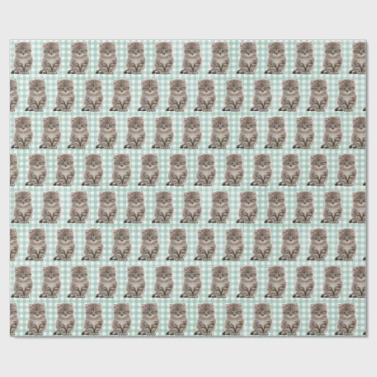 Grijze Kitten Op Groene en Witte Gingham Cadeaupapier (Vlak)
