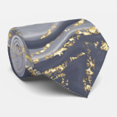 Grijze korrels, wit en goud stropdas (Opgerold)