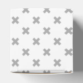 Grijze kruisstiften op wit bedankdoosjes (Bovenkant)