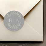 Grijze Lijn Kunst Botanische Krans Trouwmonogram Ronde Sticker<br><div class="desc">Op maat ontworpen bruiloft monogram stickers met elegante hand getekende stijl witte beige botanische krans met initialen van het paar en trouwdatum op grijze achtergrond. Perfect voor bruiloft,  bewaar de data,  enveloppen,  bruiloft gunst verpakkingen en meer.</div>