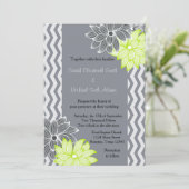 Grijze Lime Groene Chevron Bloemen Huwelijksuitnod Kaart (Staand voorkant)