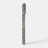 Grijze marmeren chique gouden glitter monogram iPhone 15 case (Rechterkant)