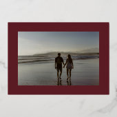 Grijze maroon Red Burgundy Gold Stripe sla de datu Folie Uitnodiging (Achterkant)