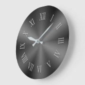 Grijze metalen klok met gepatterde Romeinse cijfer (Hoek)