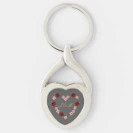 Grijze metalen sleutelhanger met roze en rode hart