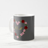 Grijze mok met bloemenkrans (Voorkant links)