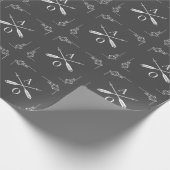 Grijze Monogram en Pijlen Cadeaupapier (Hoek)