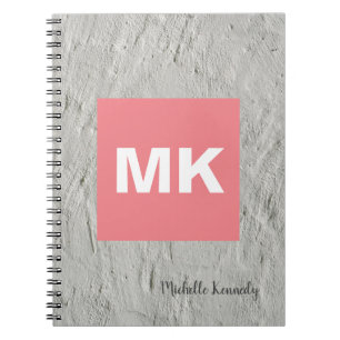 Grijze Muur Roze Monogram Moderne Zakelijke Notitieboek