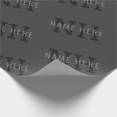 Grijze naam en monogram patroon cadeaupapier (Hoek)