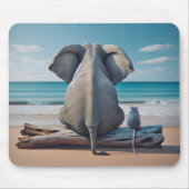 Grijze Olifant en Muis Op Strand Log Muismat (Voorkant)