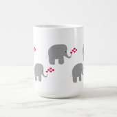 Grijze olifanten met verstuiving van het rode hart koffiemok (Center)