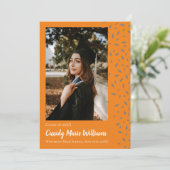 Grijze Oranje Confetti Afstuderen Aankondiging (Staand voorkant)