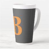 Grijze oranje moderne monogrammen professionele latte mok (Rechterhoek)