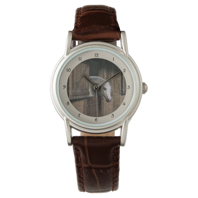 Grijze paarden aan de stabiele deur horloge (Voorkant)