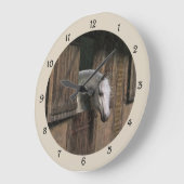 Grijze paarden aan de steile deurmuur grote klok (Hoek)