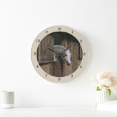 Grijze paarden aan de steile deurmuur grote klok (Huis)