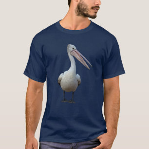 Grijze pelikaan die staat. Geïsoleerd op een mari T-shirt