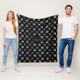 Grijze poten op zwart met monogram en naam fleece deken