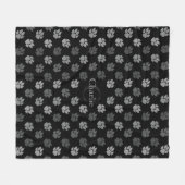 Grijze poten op zwart met monogram en naam fleece deken (Voorkant (Horizontaal))
