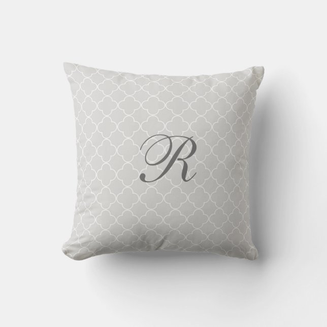 Grijze Quatrefoil Patroon Monogram Kussen (Voorkant)