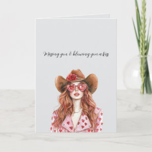 Grijze roodharige dame in cowgirl-blazende jou een kaart