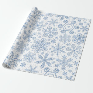 Grijze sneeuwvlokken op gebroken wit cadeaupapier