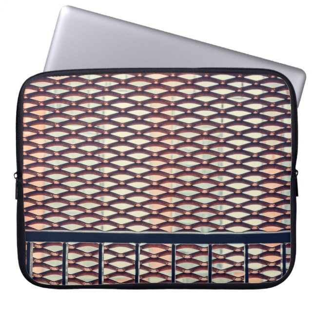 Grijze stalen omheining laptop sleeve (Voorkant)