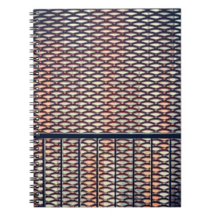 Grijze stalen omheining notitieboek