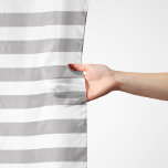 Grijze strepen, witte strepen, gestreept patroon sjaal<br><div class="desc">Elegante,  stijlvolle en geavanceerde strepen in grijze en witte kleur. Moderne en trendy cadeau,  perfect voor de stripesliefhebber in je leven.</div>