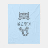 Grijze Tabby Cat Peking achter Custom Name Blue Fleece Deken (Voorkant)