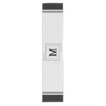 Grijze Tafelloper met Achternaam Letter 14 x 72"