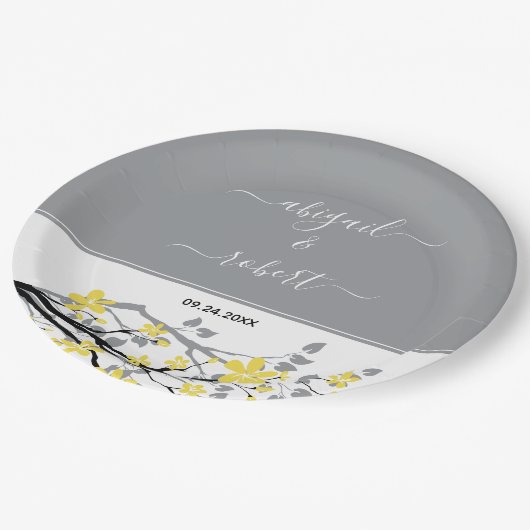 Grijze tak met gele bloemen, initialen bruiloft papieren bordje (Gekanteld)