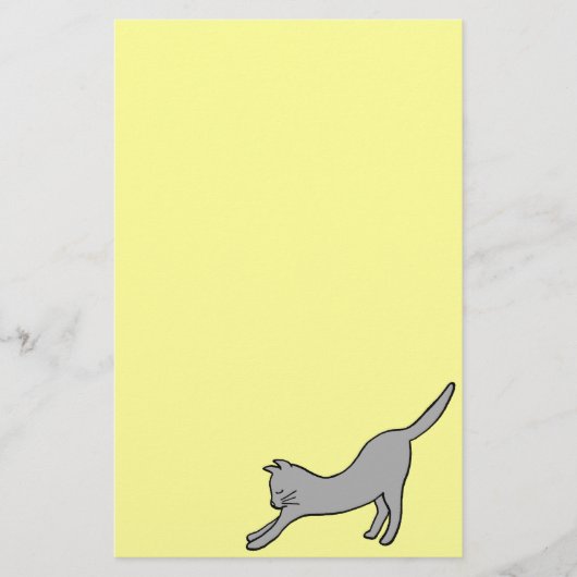 Grijze verblindende kat op geel briefpapier (Voorkant)