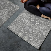 Grijze vezelige textiel octopus zaden met patronen yogamat