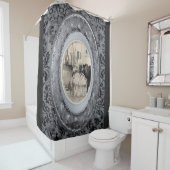 Grijze Victoriaans damesgordijn met douchegordijn (In situ)