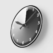 Grijze wandklok met witte cijfers (Hoek)