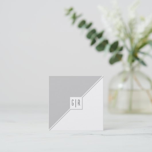 Grijze, witte driehoeken en moderne monogram vierkante visitekaartje (Staand voorkant)