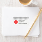 Grijze witte kap Coral Red Quatrefoil 3 Monogram Etiket (Insitu)