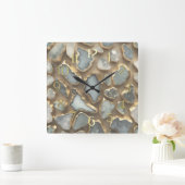 Grijze witte stenen getrimd in goud vierkante klok (Huis)