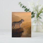 Grijze wolf die op een rots staat in het bos briefkaart (Staand voorkant)