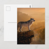 Grijze wolf die op een rots staat in het bos briefkaart (Voorkant / Achterkant)