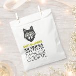 Grijze Wolf, Halloween Party Bedankzakje<br><div class="desc">Grijze Wolf Party Tassen,  perfect voor iedereen die een moderne en stijlvolle viering plant. Het wolfontwerp kan worden gepersonaliseerd om aan uw speciale evenement te voldoen en zal de perfecte feesttas zijn voor elke moderne themafeest,  inclusief; Halloween-feesten,  vrijgezellen- en vrijgezellenevenementen,  verjaardagsfeesten en nog veel meer.</div>