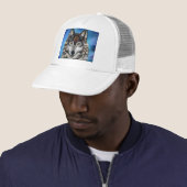 Grijze Wolf Trucker Pet (In situ)