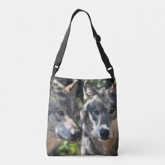 Grijze wolven in de wilde natuur crossbody tas (Achterkant)