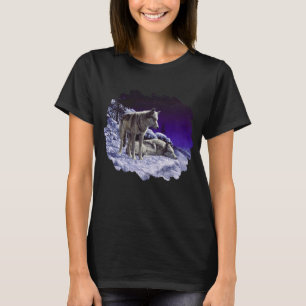 Grijze wolven in wintersneeuw bij nacht t-shirt