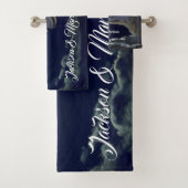 Grijze wolven onder een volle maan bad handdoek (Insitu)