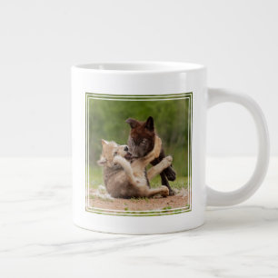 Grijze Wolvenjongen Worstelen Grote Koffiekop