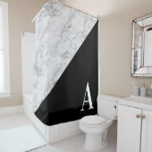 Grijze zwarte driehoek kleurenblok monogram douchegordijn (In situ)