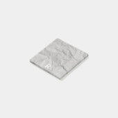 Grijzige gegromde papieren kreukerd met rugge retr post-it® notes (Schuin)