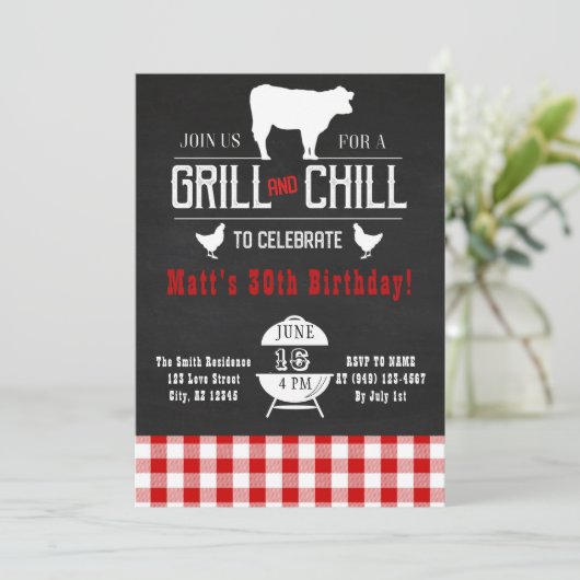 Grill & Chill BBQ BirthdayRustic Chalkboard Invite Kaart (Staand voorkant)